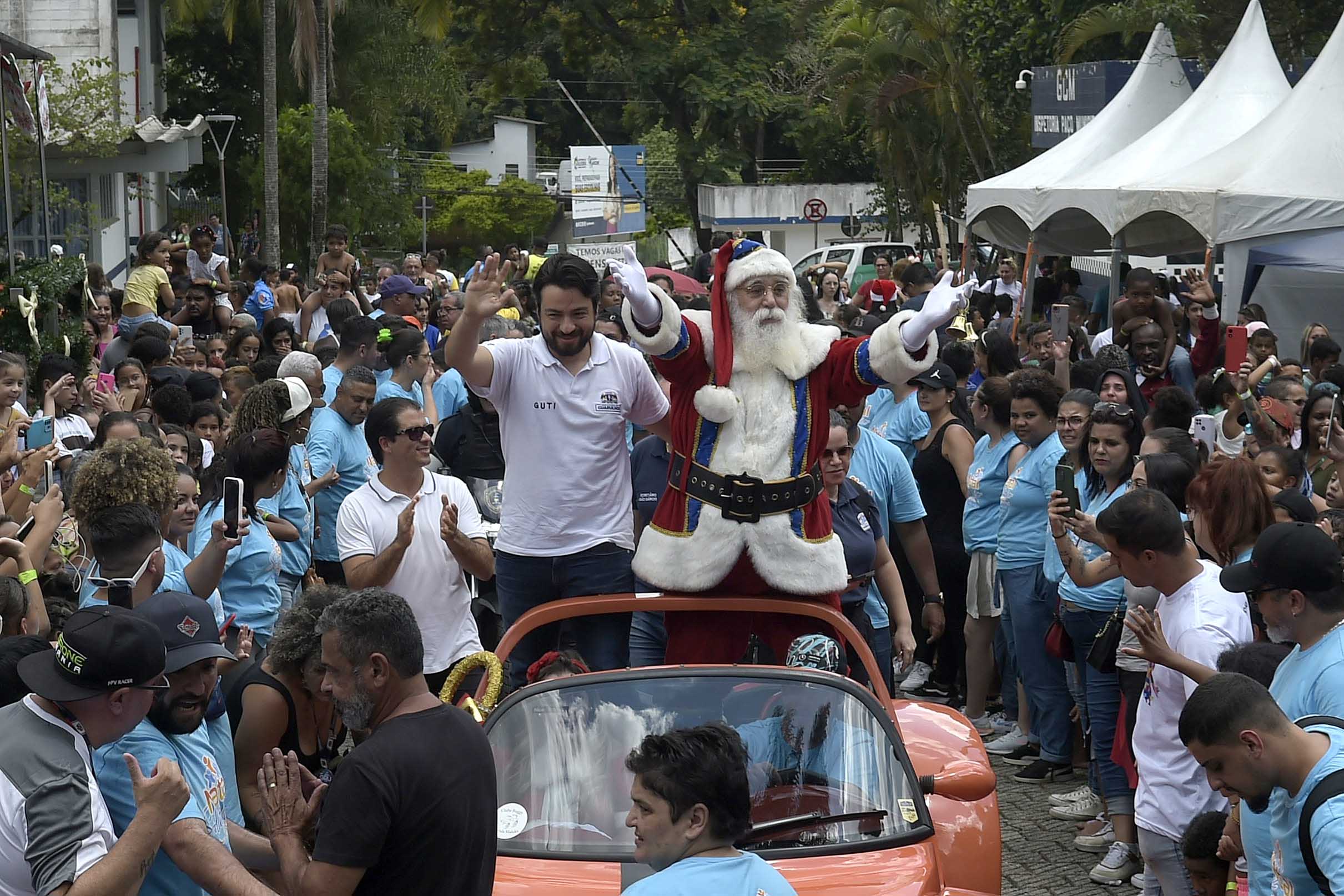 Natal Solidário reúne mais de 2 3 mil crianças Papai Noel e muita