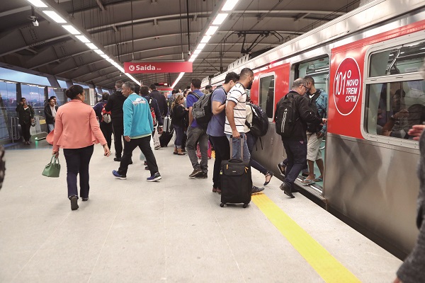 Trem da CPTM para Cumbica vira 'atalho' para morador da zona leste