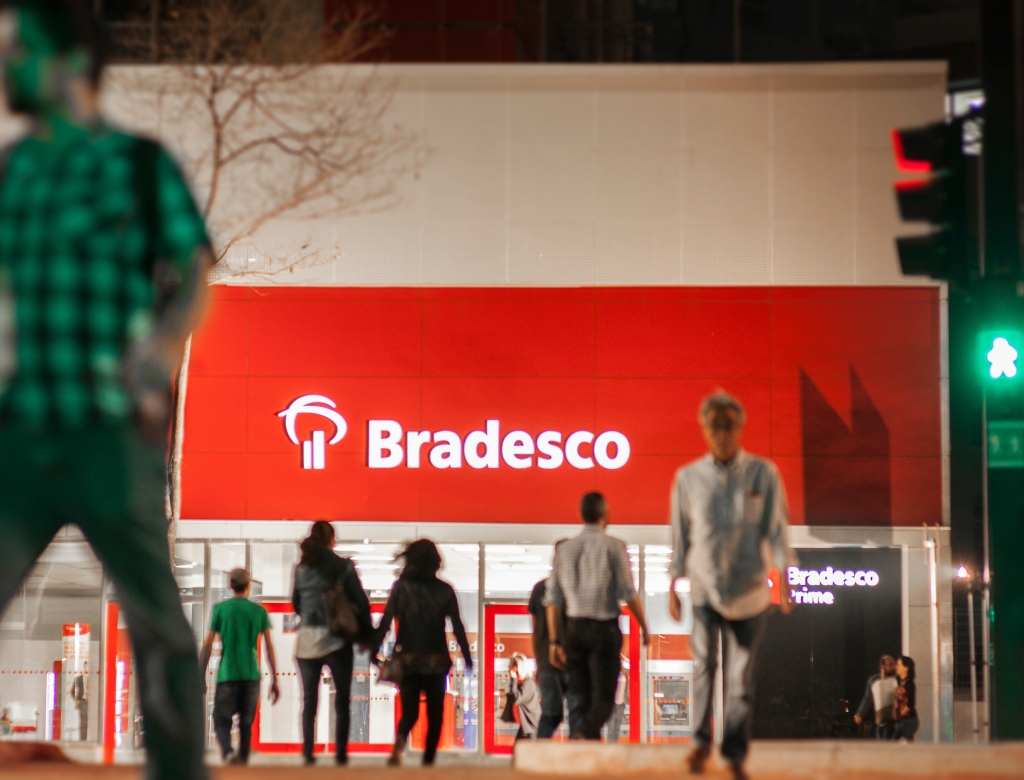 Bradesco movimenta economia da cidade e disponibiliza cerca de 500  funcionários para o atendimento dos servidores públicos