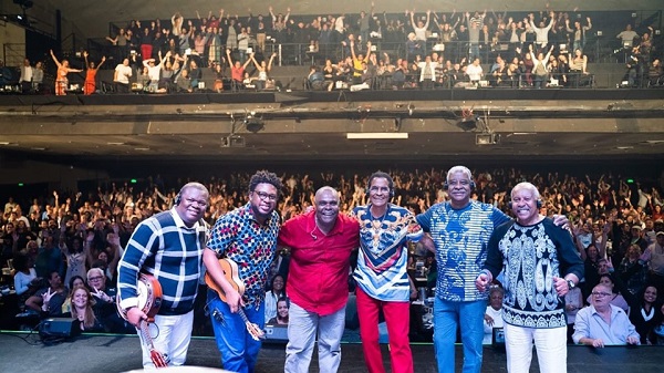 Fundo de Quintal apresenta sucessos da carreira em dois shows no