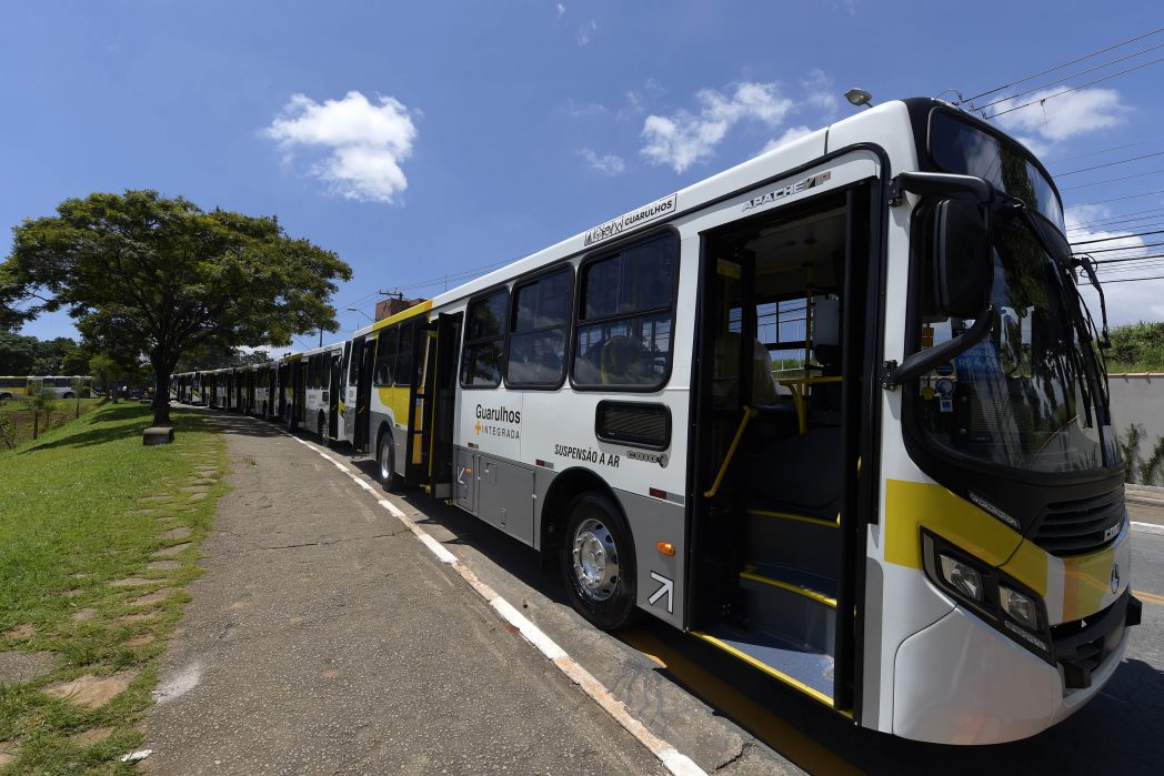Rua no Jardim Bonsucesso ganha novo ponto de ônibus com cobertura