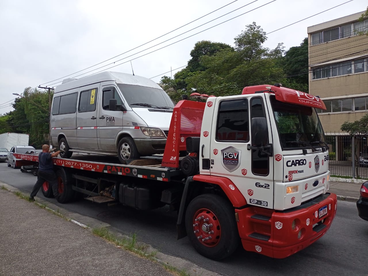 Prefeitura apreende veículo por transporte clandestino de passageiros no  aeroporto